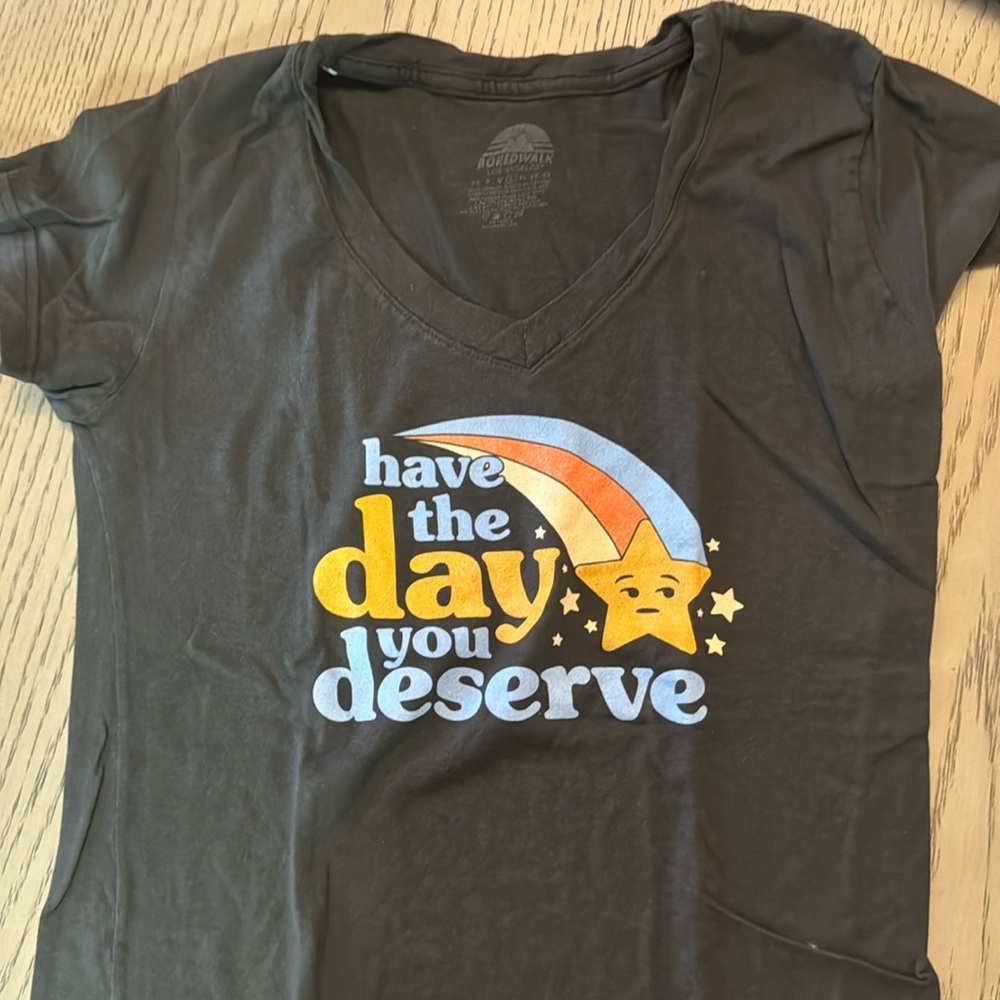 V neck graphic tee